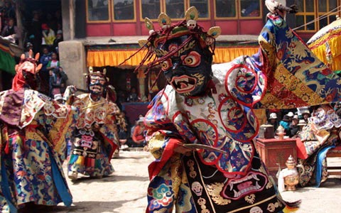 5 Days Lhasa City Tour in Saga Dawa Festival