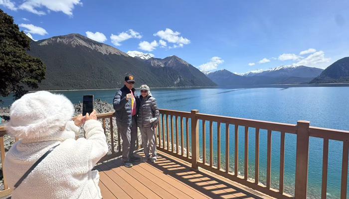 Basum Tso Lake in Nyingchi