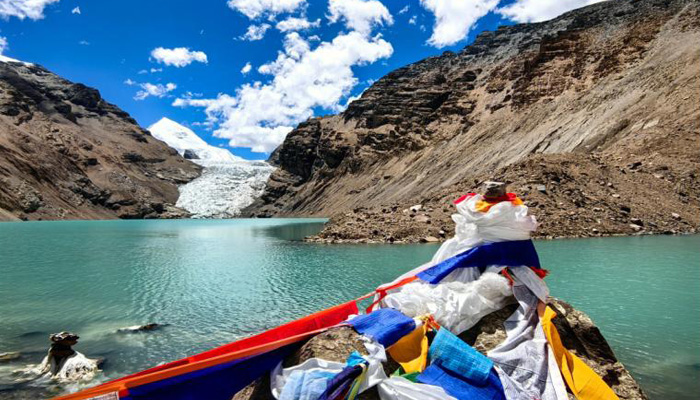 Qudengnima Glacier and plateau lakes