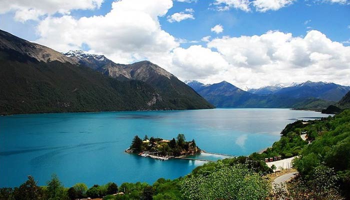 Beautiful Basum Tso Lake in Nyingchi