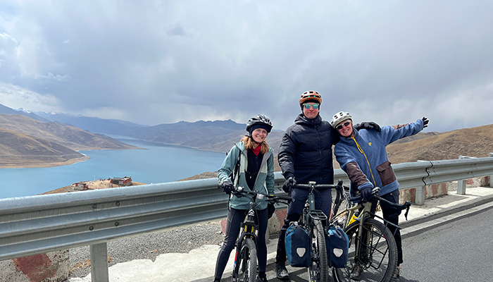 Cycle via Lake Yamdrok