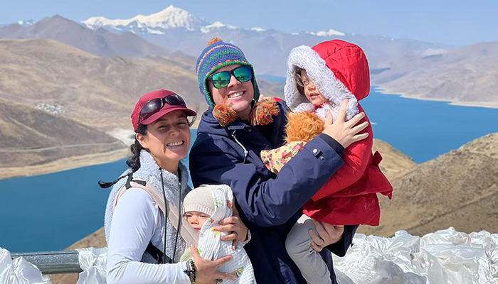 Family travelers with little kids in Tibet