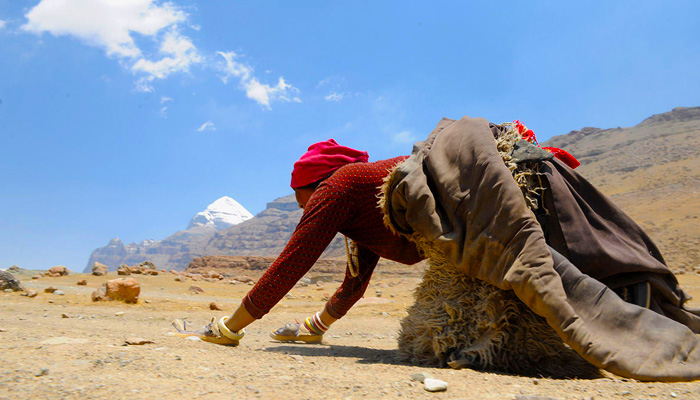 Tibetan pilgrims in Mount Kailash