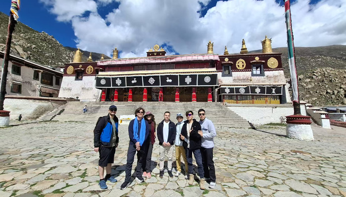 Prevent sunburn when travel in Tibet