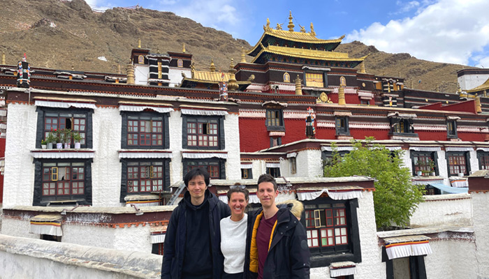 Visit the famous Tashilhunpo Monastery