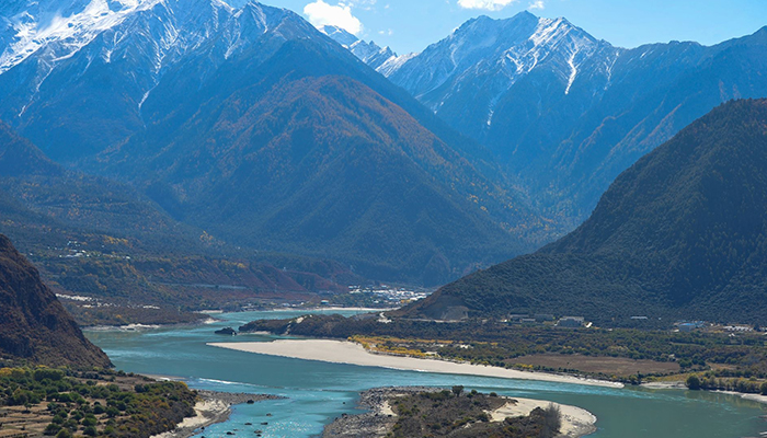 Yarlung Tsangpo River Valley