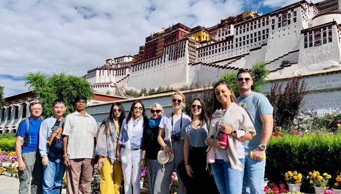 Visit Potala Palace in Summer