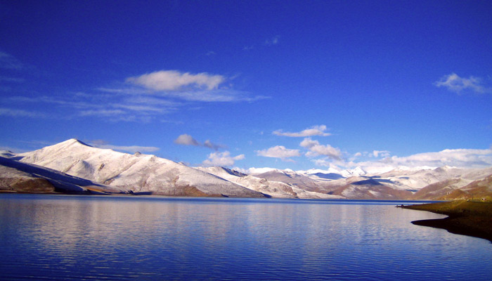 visit Lake Yamdrok